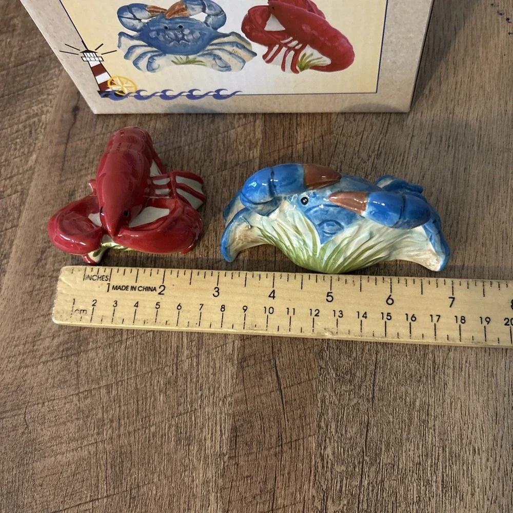 Cracker Barrel Stoneware Red Lobster Blue Crab Salt Pepper Shakers